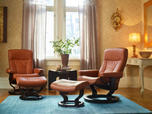 Stressless recliners and corner table